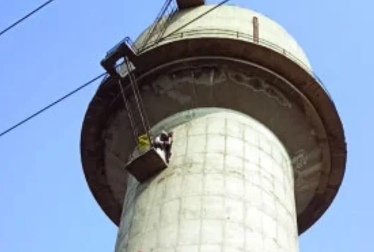 Police registered case against three farmers who climbed the water tank in Dabwali 