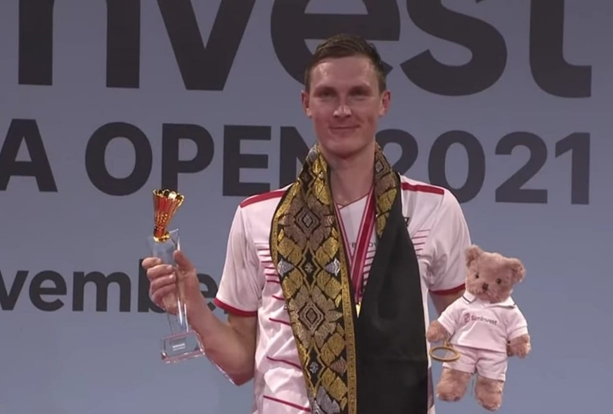 Denmark Badminton player Viktor Axelsen clinches Indonesia Open men singles title beat Loh Kean Yew of Singapore