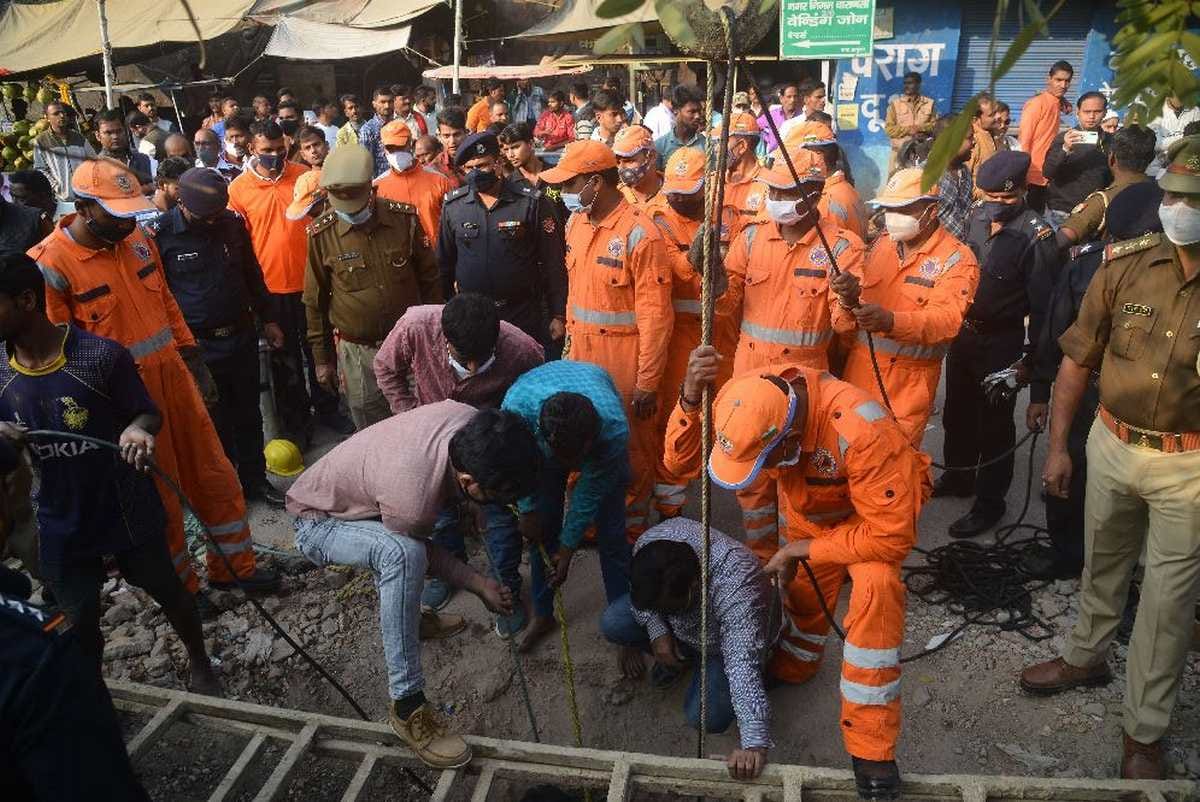 labour fell into manhole of sewer ndrf rescuing in varanasi