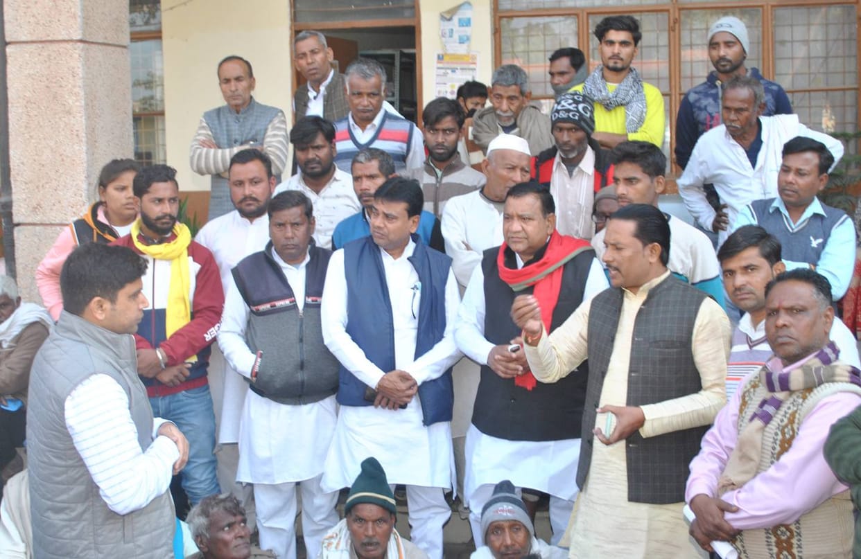 illagers of Bhainswal staged a sit-in, demanding financial help