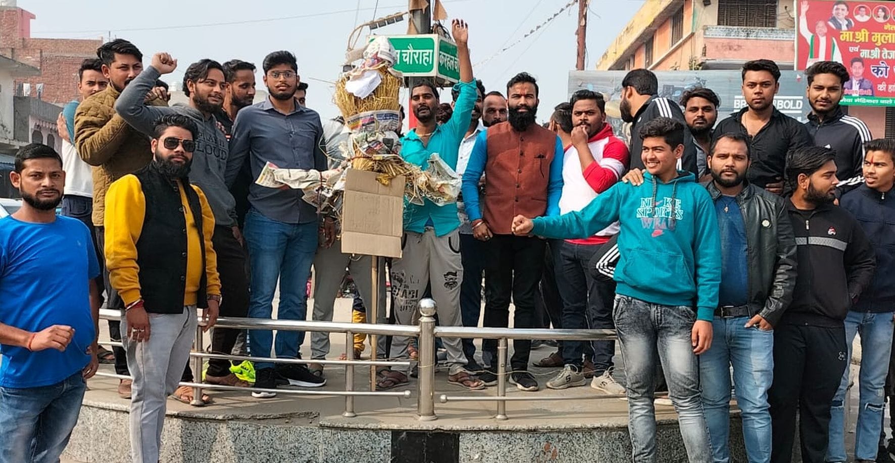 Karni Sena burnt the minister's effigy