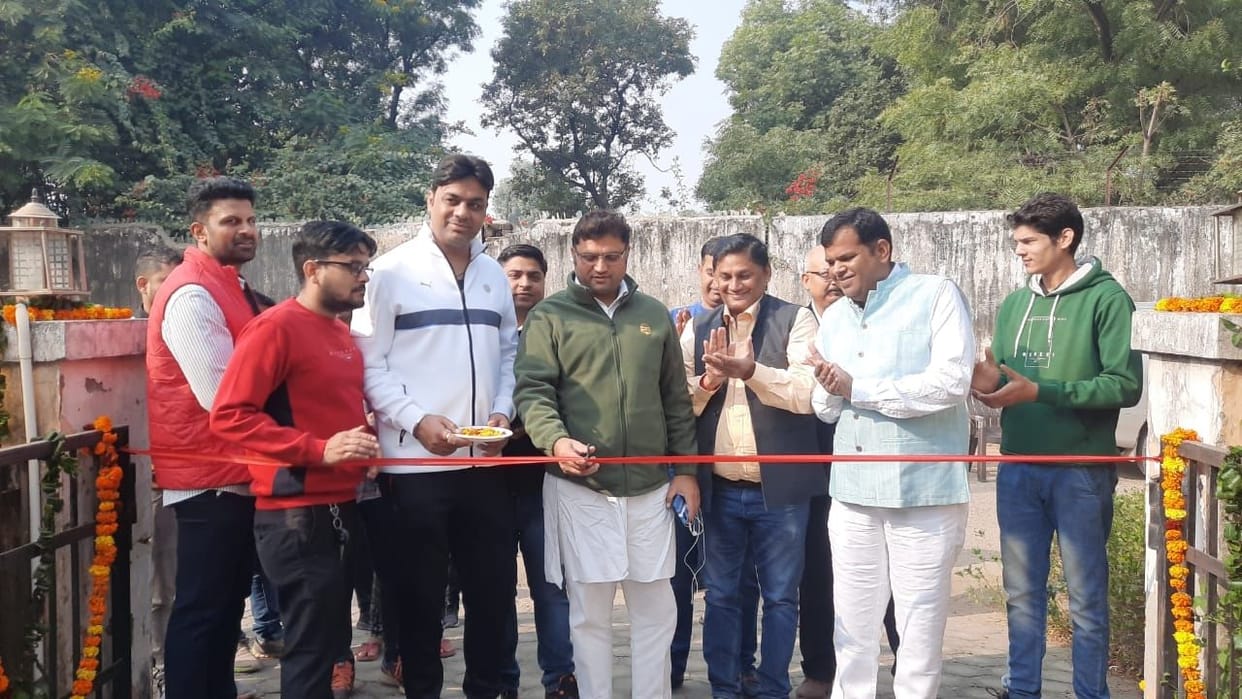 Fights elections with BJP-Congress nexus: Ashok Tanwar