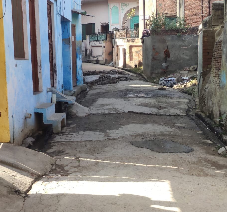 Anger among people due to non-construction of dilapidated road