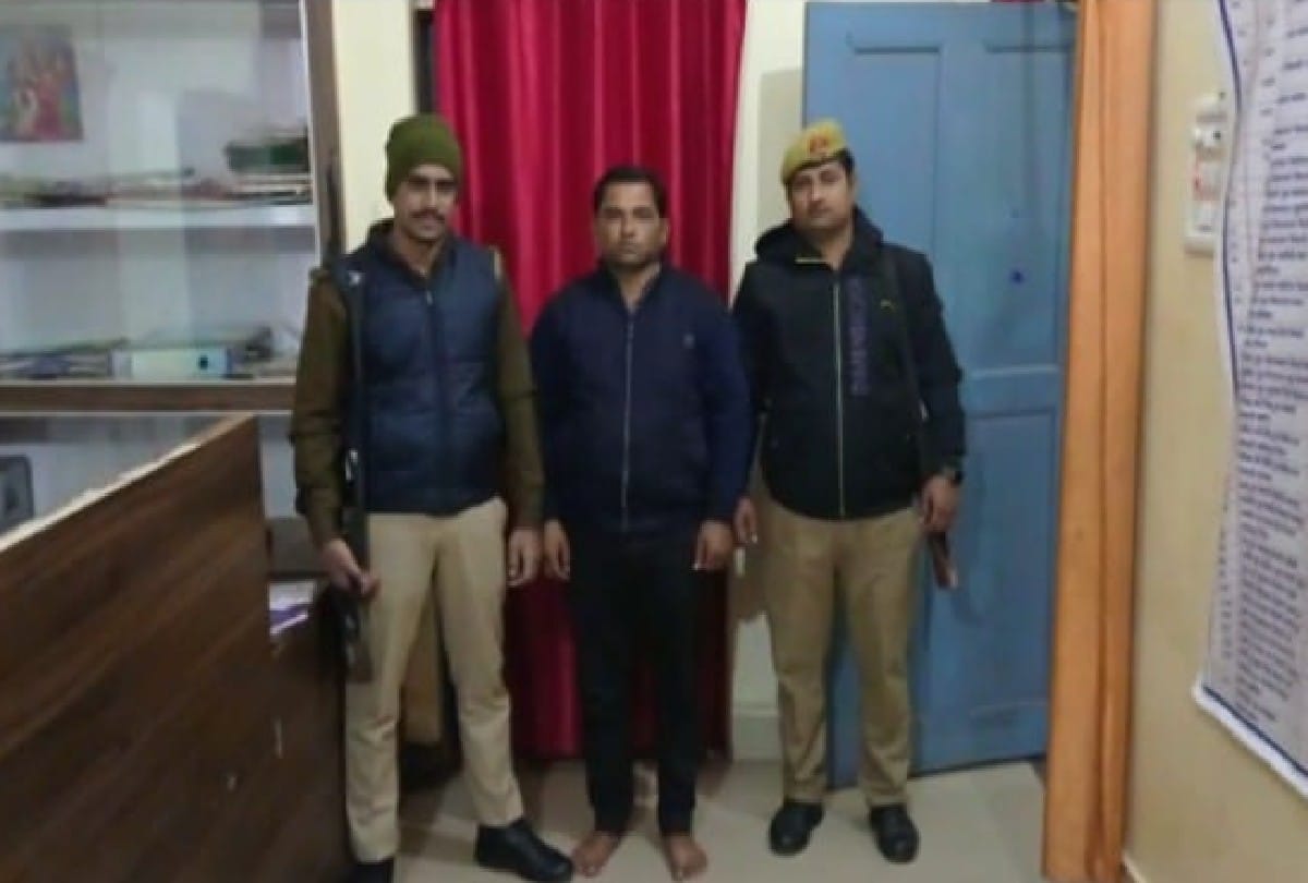 Prostitution In Kasganj Gangeshwar Coloney Police Arrests Three Include Two Girl