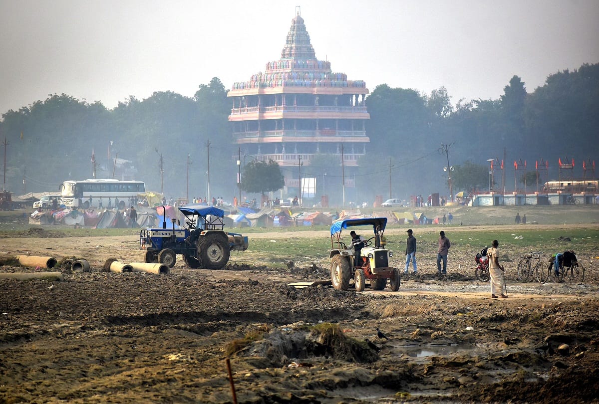 Prayagraj Magh Mela: Before the allotment of land, there was a ruckus among the saints on the sand of Sangam