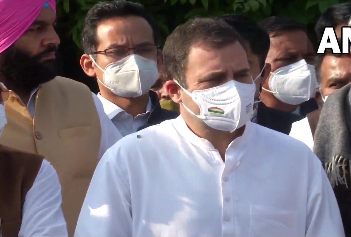 Congress mp Rahul Gandhi says Modi government is scared of holding a discussion on three farm laws repeal bill 2021