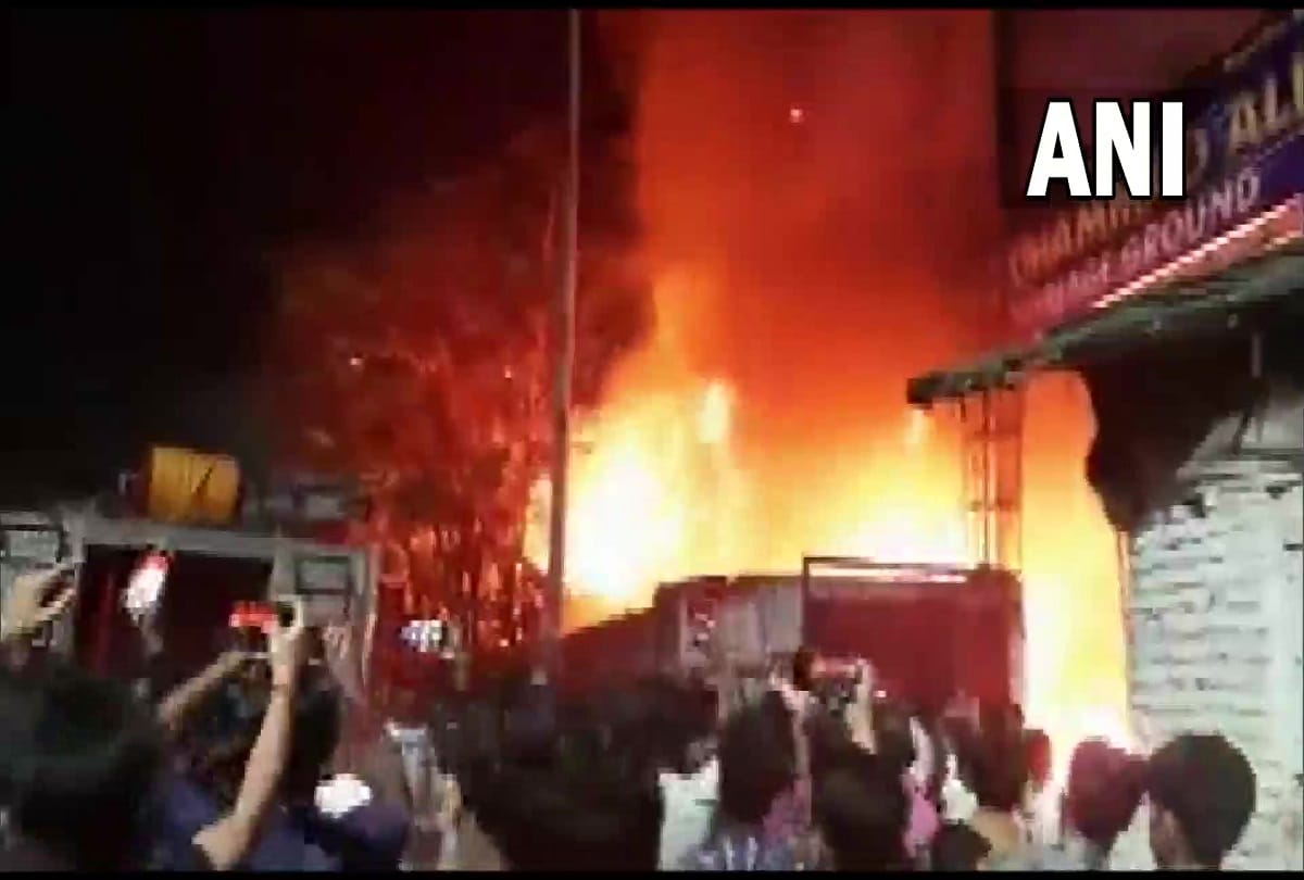 Maharashtra: Fire breaks out in Ansari marriage hall in Bhiwandi, Thane district, fire brigade extinguishing fire