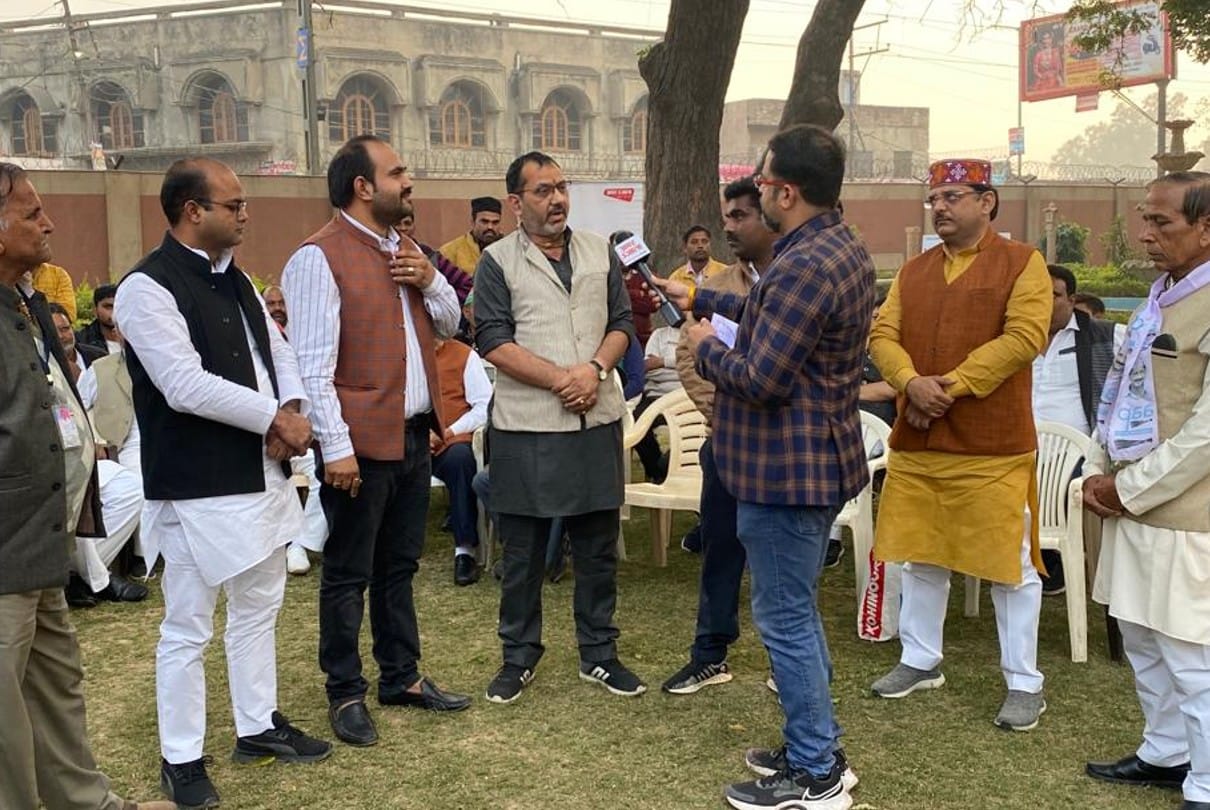 UP Assembly Election 2022 Hathras Live Debates and Discussions Coverage News Updates in Hindi
