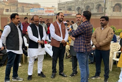 UP Assembly Election 2022 Hathras Live Debates and Discussions Coverage News Updates in Hindi