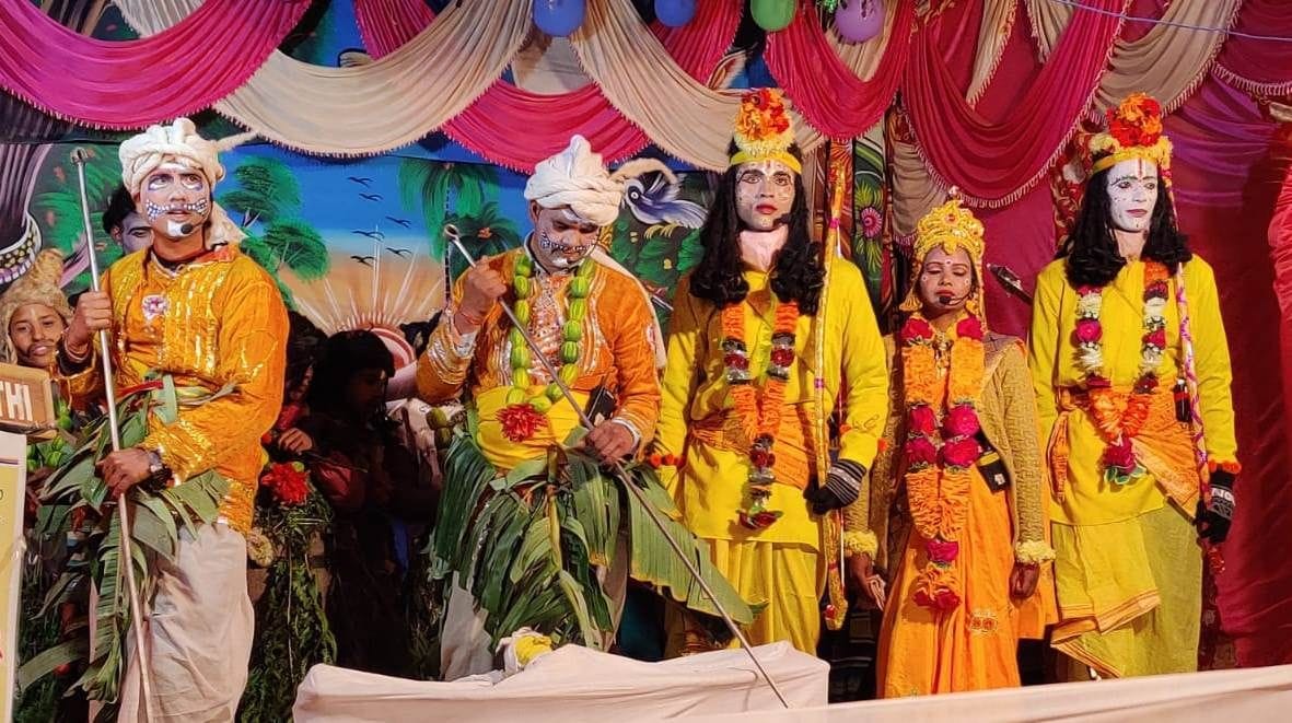 Kevat made Shri Ram, Lakshman and Sita cross the river