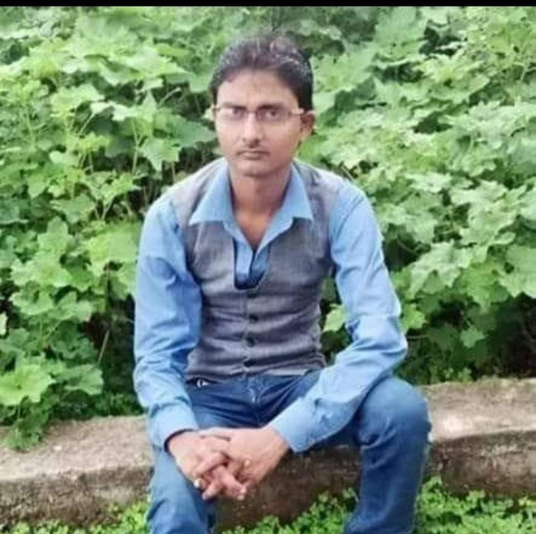 divaidar se takaraee baik, yuvak kee maut