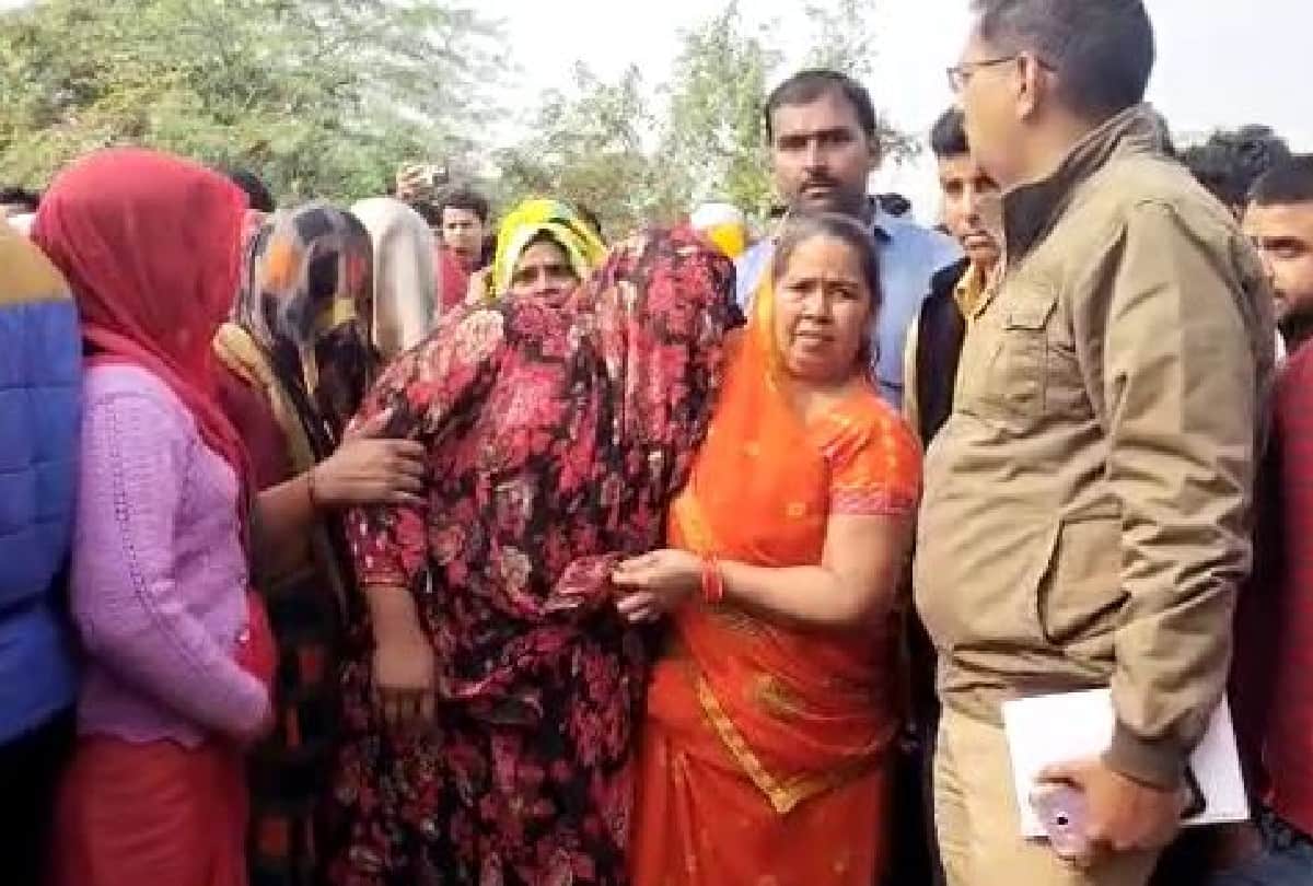 ration trader family members blocked highway in mainpuri