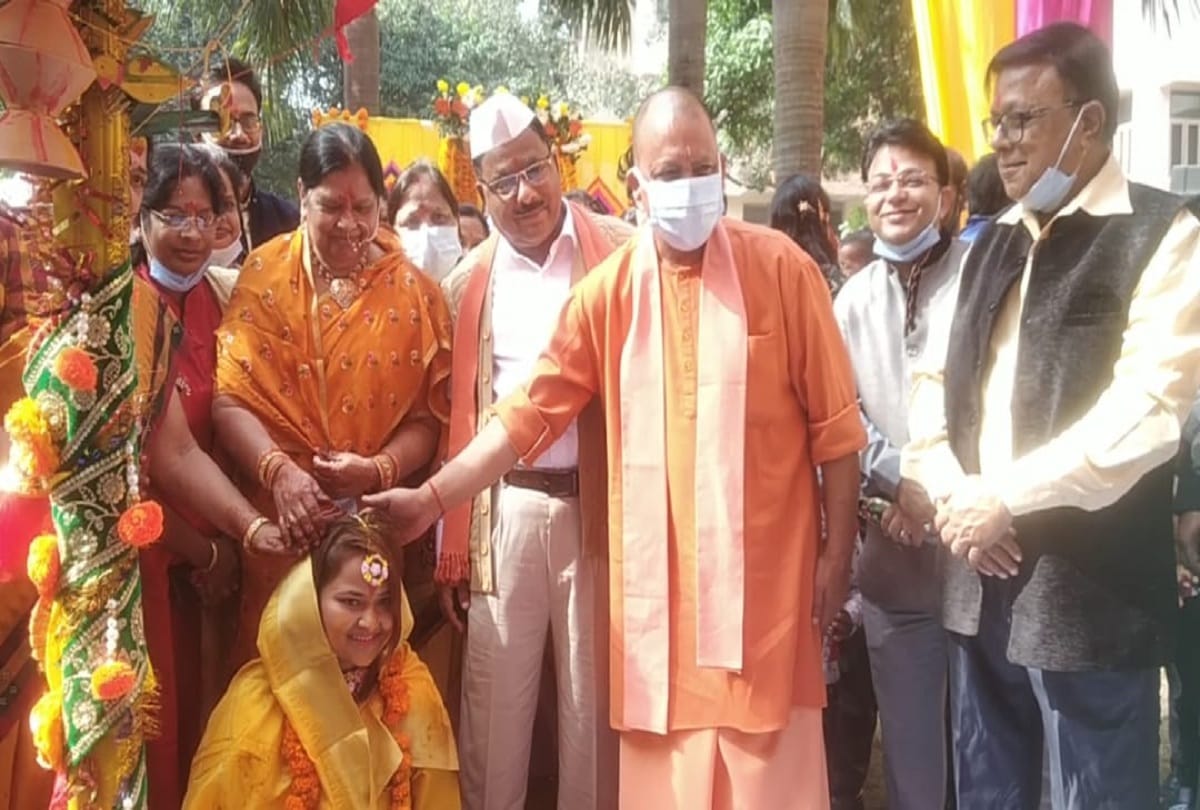 Chief Minister Yogi Adityanath attended the wedding of BJP MLA daughter Blessings given to Dr. Aditi Agarwal