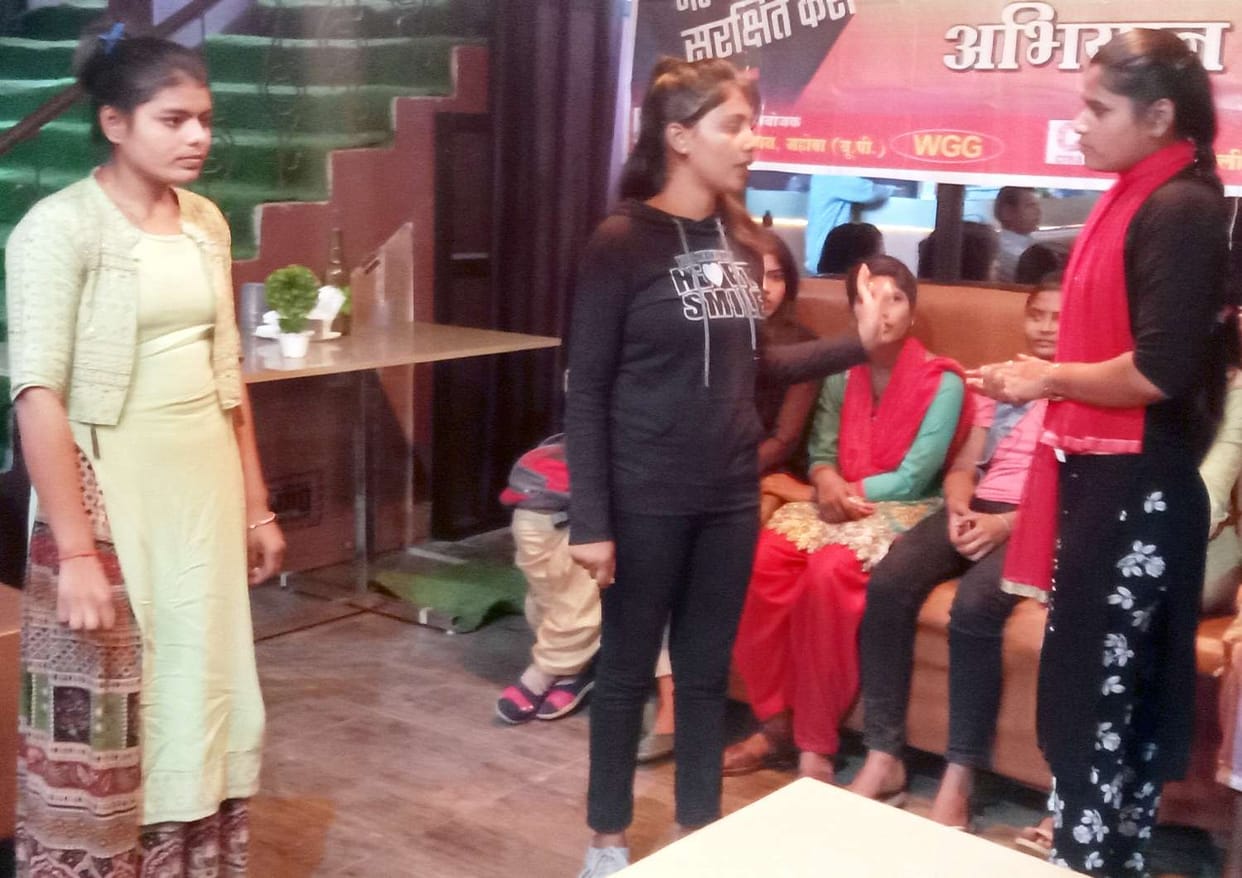 The drama troupe explained the rights of women