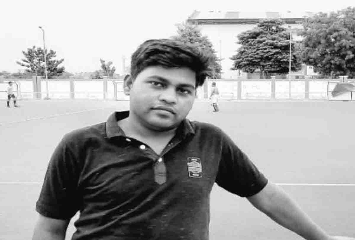 Irrigation Department JE died after being hit by a train