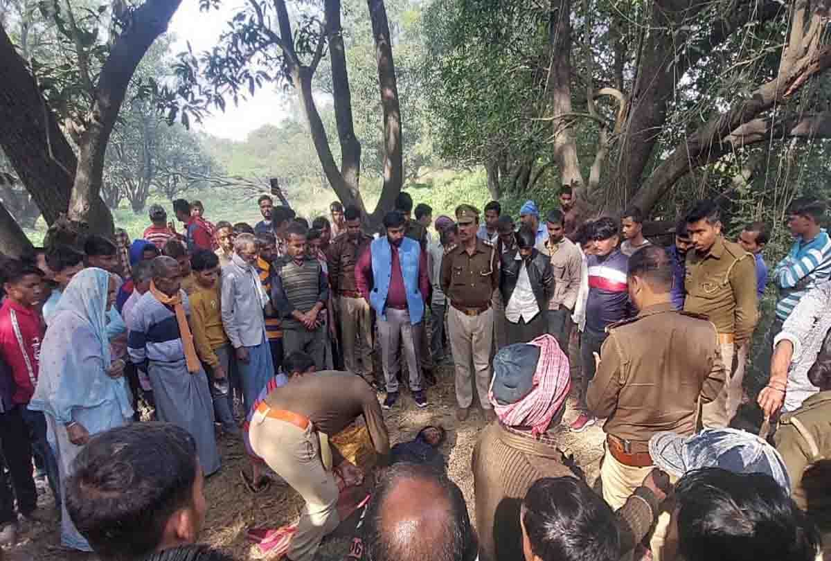 Unnao: Dead body of lover couple found hanging in the garden