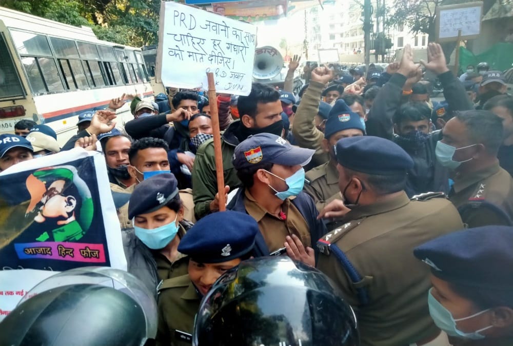 Dehradun News: PRD jawans Protest and Cm House march photos