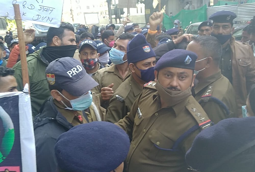 Dehradun News: PRD jawans Protest and Cm House march photos