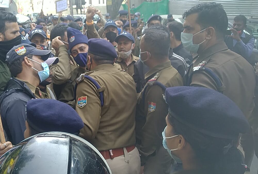 Dehradun News: PRD jawans Protest and Cm House march photos
