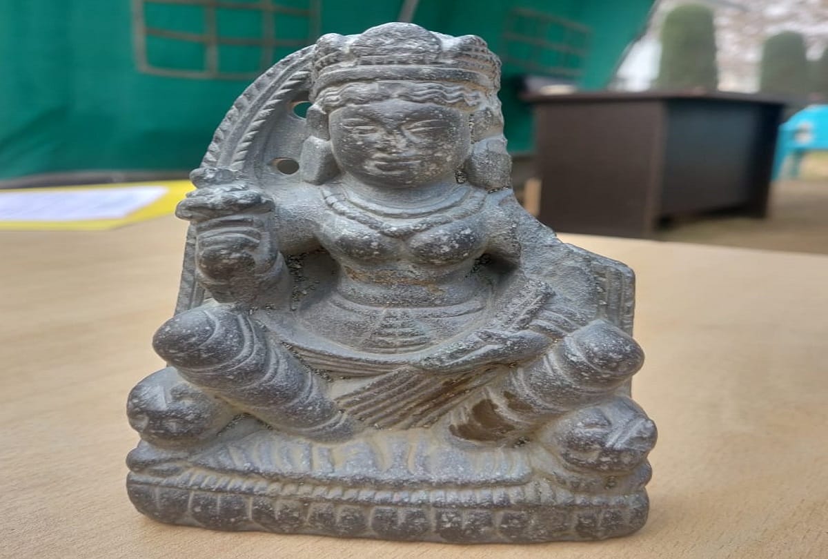 Jammu and Kashmir: 13 hundred years old idol of Goddess Durga found in Budgam's Khag, called Archaeological Department for inspection