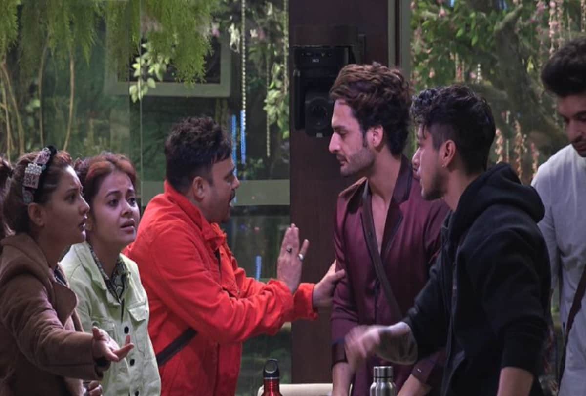 bigg boss 15 rashami desai and rakhi sawant fight with non vip contestants karan kundrra says they are nothing without us