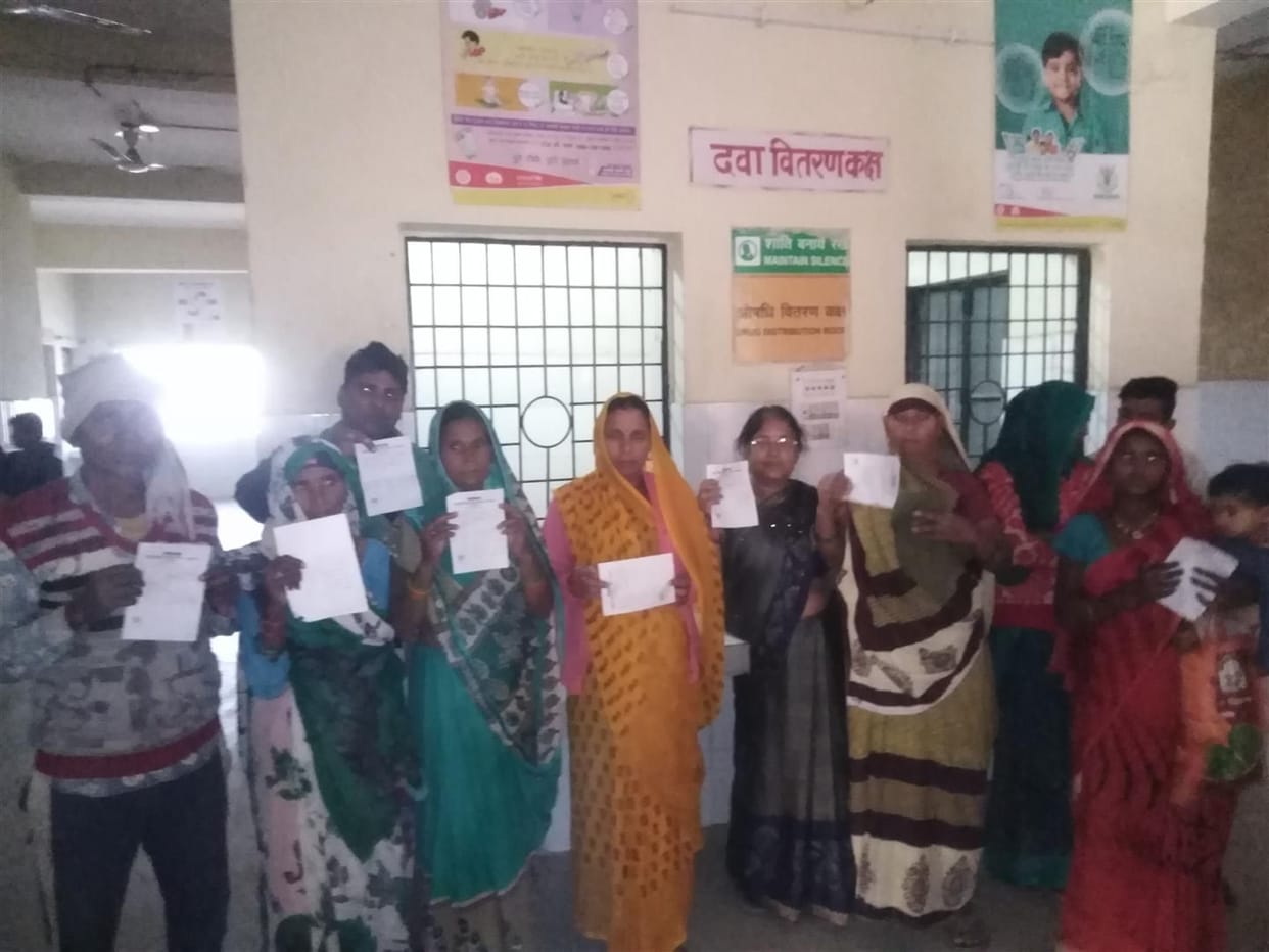 Hathras: Uproar over absence of personnel at CHC counter