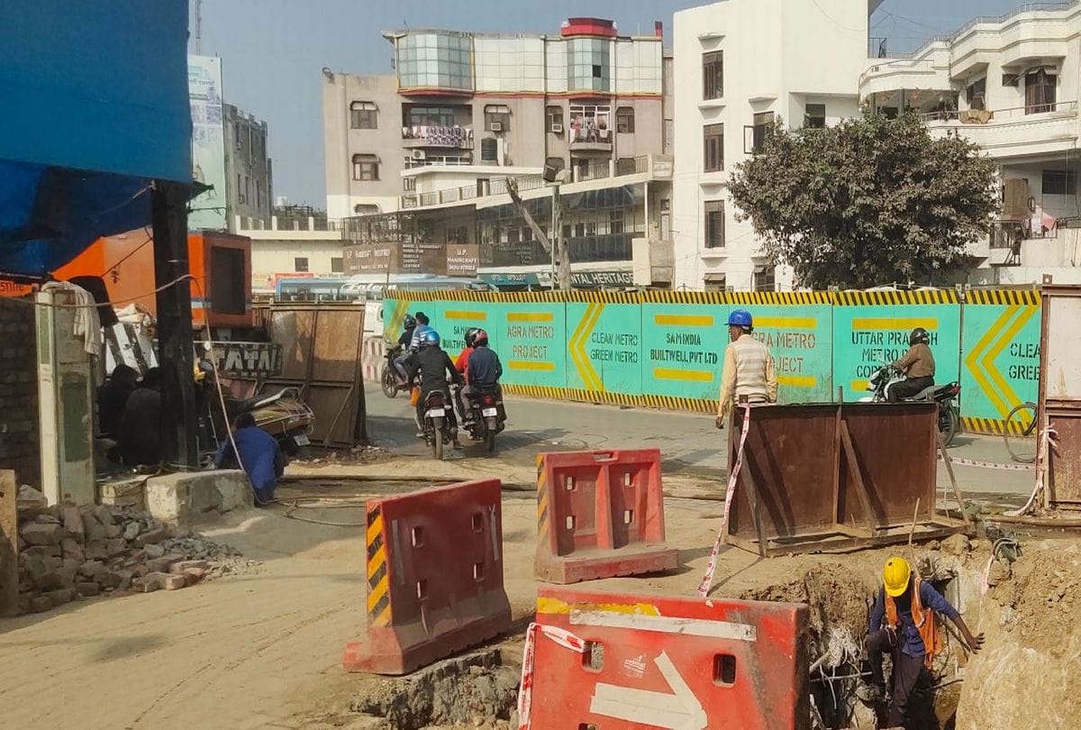 risk of accidents at 19 places on the two and half km long road in agra