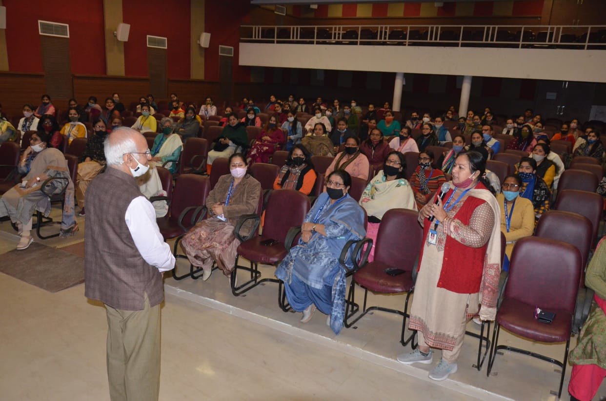 It is necessary to develop understanding between teacher and students for excellent teaching: Arya