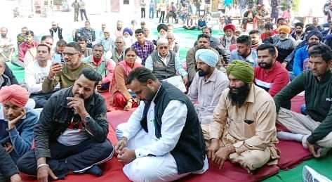 Farmers standing on dharna in sugar mill for the second day too