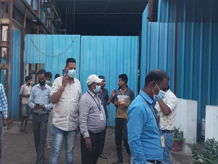 Strictness in Indore: Administration sealed ten institutions for not applying second dose of vaccine, employees were working without vaccine in Hyundai-Toyota showroom