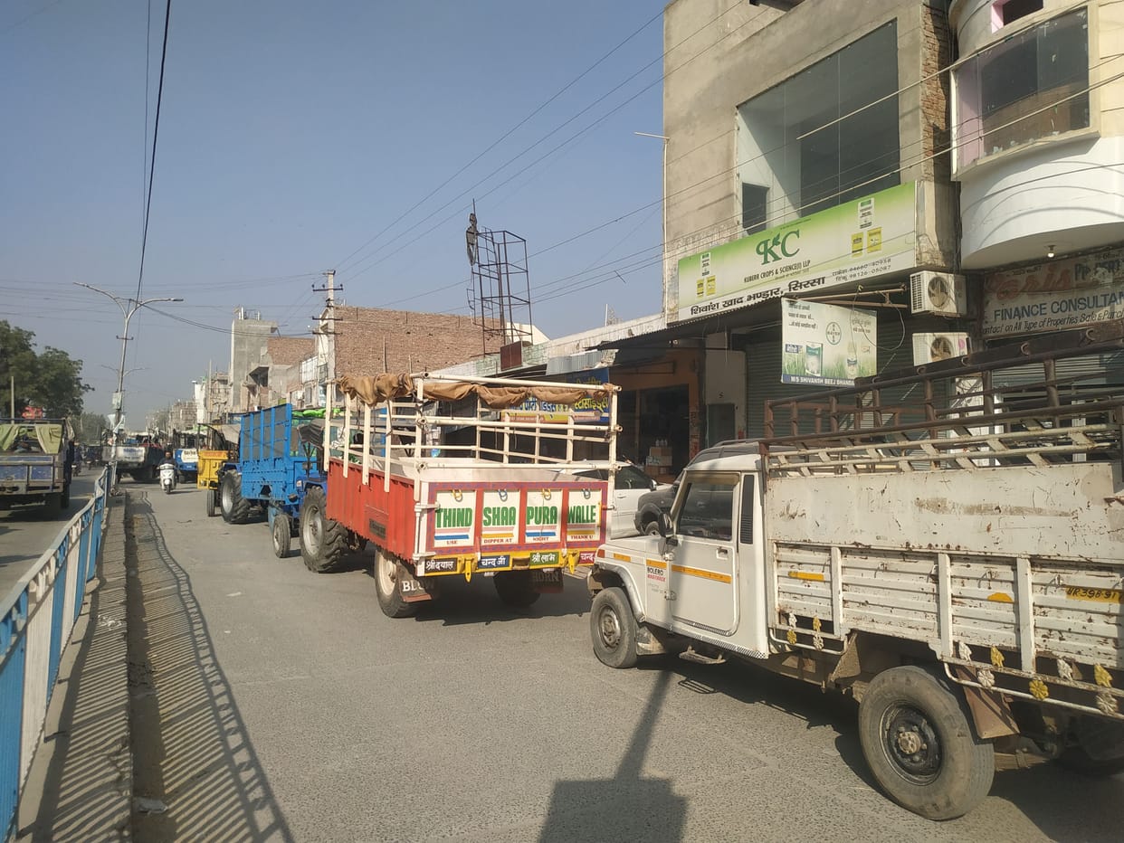 50% stock of the total consumption of urea in Rabi crops was distributed in the initial season itself.