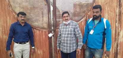 Strictness in Indore: Administration sealed ten institutions for not applying second dose of vaccine, employees were working without vaccine in Hyundai-Toyota showroom