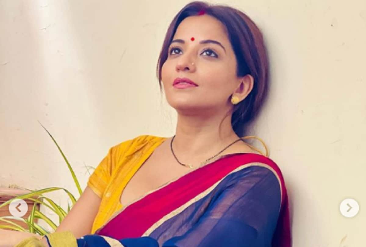 Bhojpuri actress Monalisa shares simple look pics in Saree wearing Sindoor fans react positively