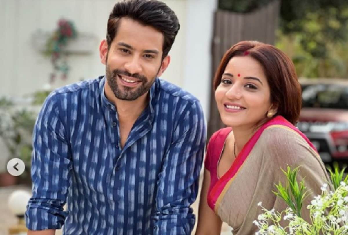 Bhojpuri actress Monalisa shares simple look pics in Saree wearing Sindoor fans react positively