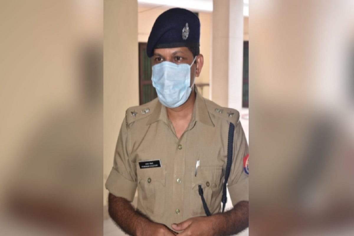 Mobile was robbed from Inspector s son in Meerut, miscreant threatened to shoot