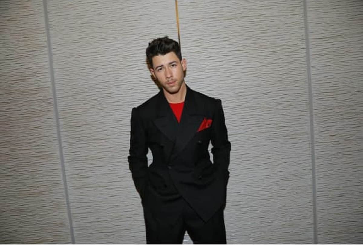 Nick Jonas Shares pics with Priyanka Chopra on Instagram fans reacts to the couple love