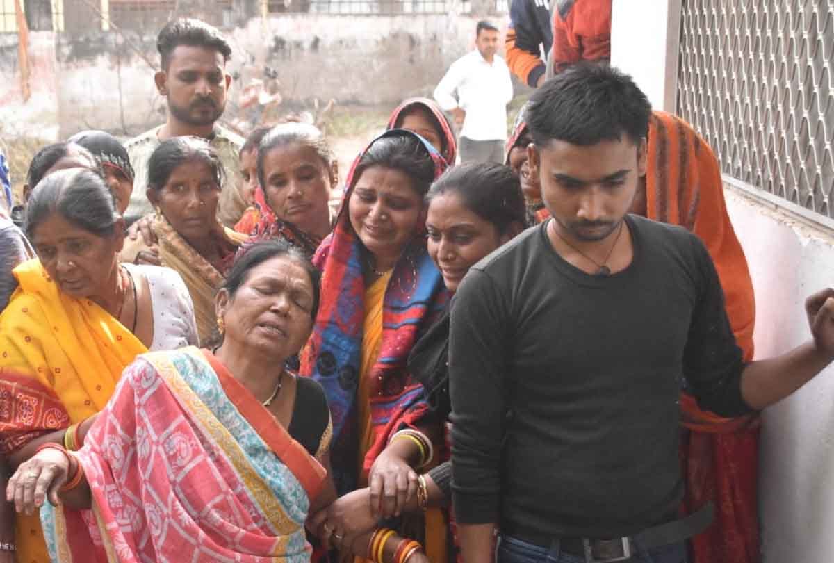 Unnao: loving couple hanged holding each other's hands