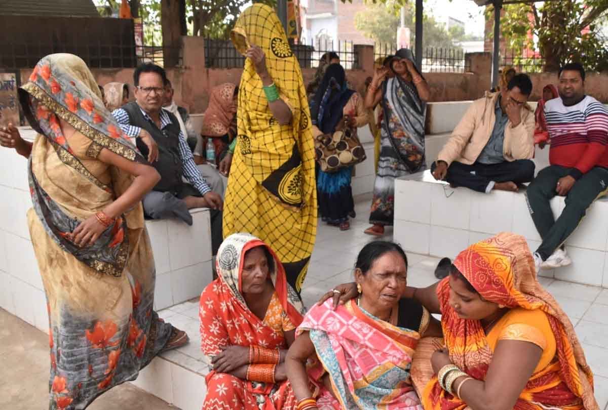 Unnao: loving couple hanged holding each other's hands