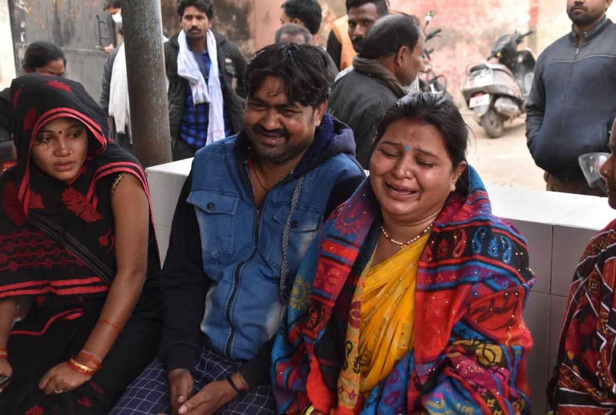 Unnao: loving couple hanged holding each other's hands