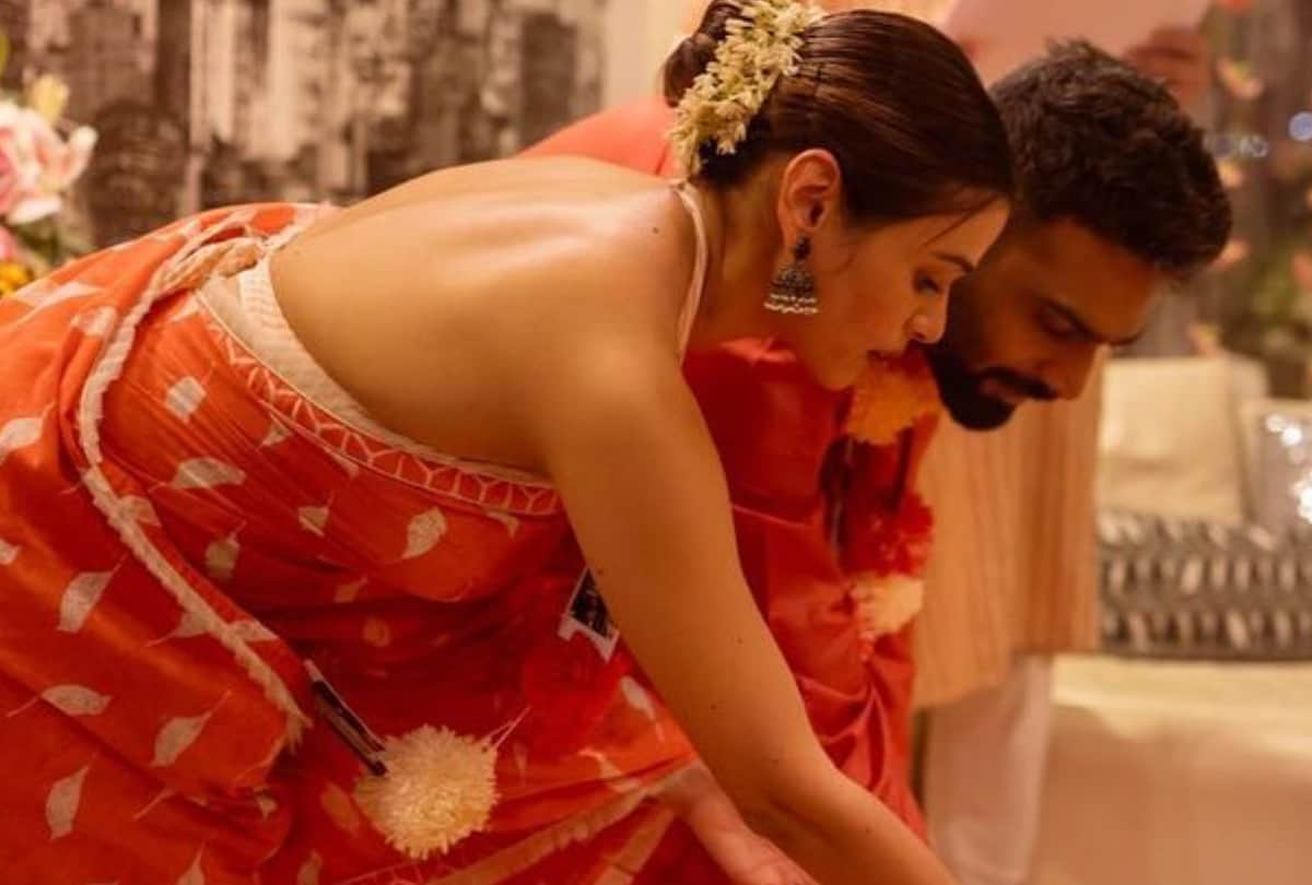 singer shalmali kholgade marriage to long  time boyfriend farhan shaikh fans like their simple wedding