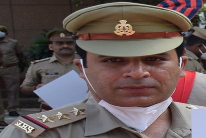 Noida: Inspector Chavez Khan and constable Ambareesh sacked, accused of leaving crooks with bribe, SWAT team sacked