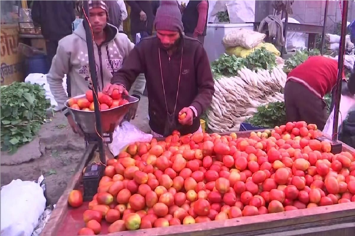 Retail market: Tomato is 13 percent cheaper in a week, SEBI imposes 1.5 crore fine on Keffin Tech, read important business news