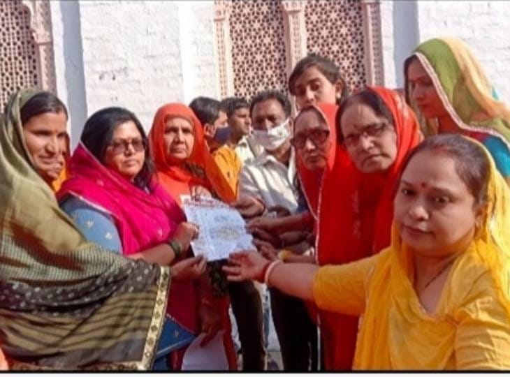 Ujjain: Women's warning - apology is not enough, sack the minister or else bangles will be presented to all the upper caste leaders of MP ...