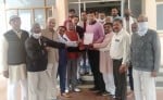 लघु सचिवालय महेंद्रगढ़ में एसडीएम को ज्ञापन सौंपते यादव सभा के पदाधिकारी व सामजसेवी। संवाद
