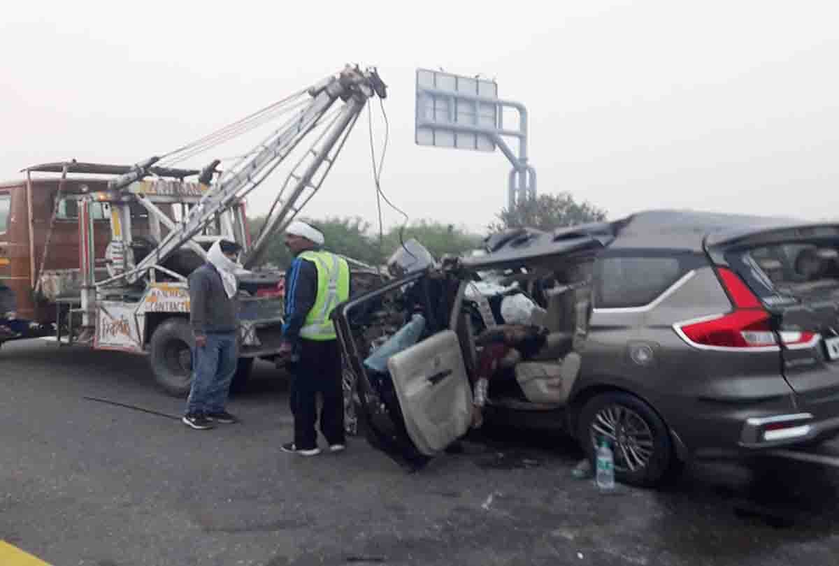 Road accident on expressway, forest department worker died, five injured