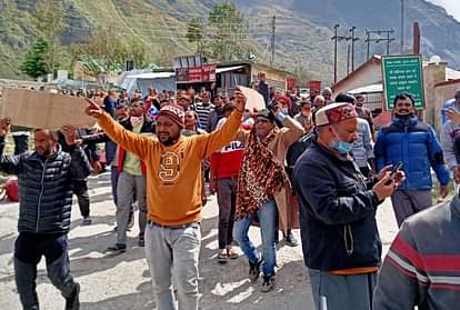 Chardham Devasthanam Board Dissolution: Priests protest against board to left Puja in char dham