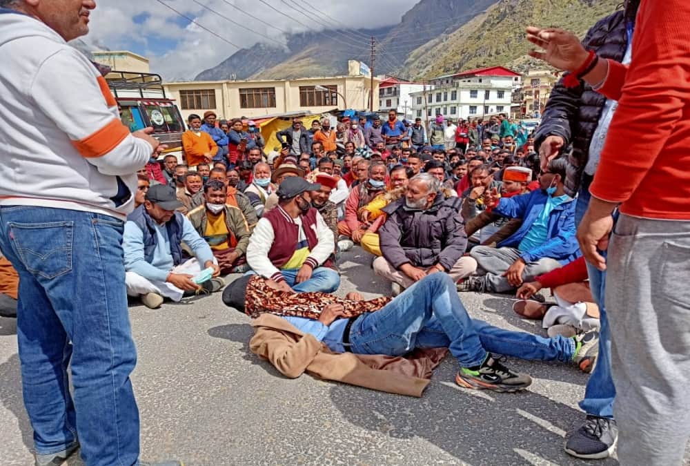 Chardham Devasthanam Board Dissolution: Priests protest against board to left Puja in char dham