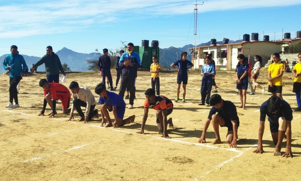Divyanshu and Mamta won the 1500 meters race