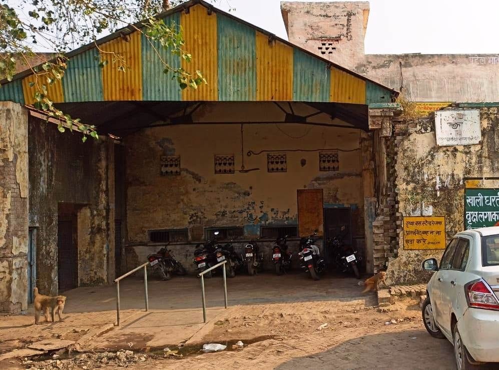 Hathras: Bus stand became showpiece, roadways buses passing through highway