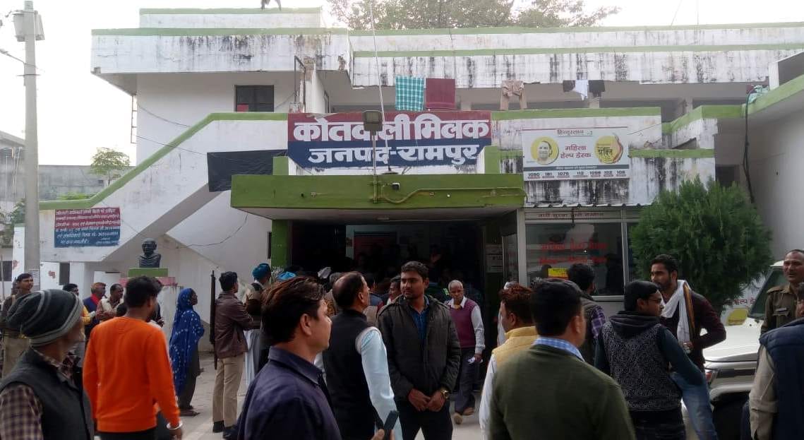 Uproar of students due to non-arrival of roadways bus inside Milak